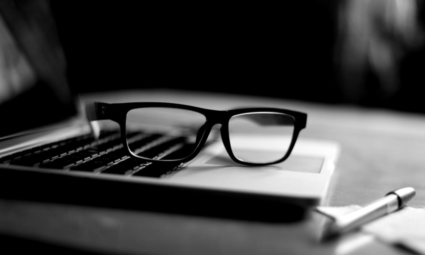 Finance professionals implementing personnel management strategies learned through lunqarisevo training